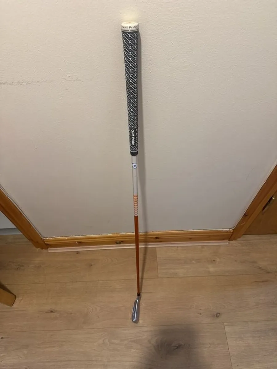 titleist U505 2 iron with tour ad Di 95x shaft - Image 1