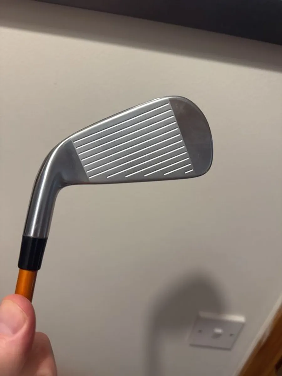 titleist U505 2 iron with tour ad Di 95x shaft - Image 4