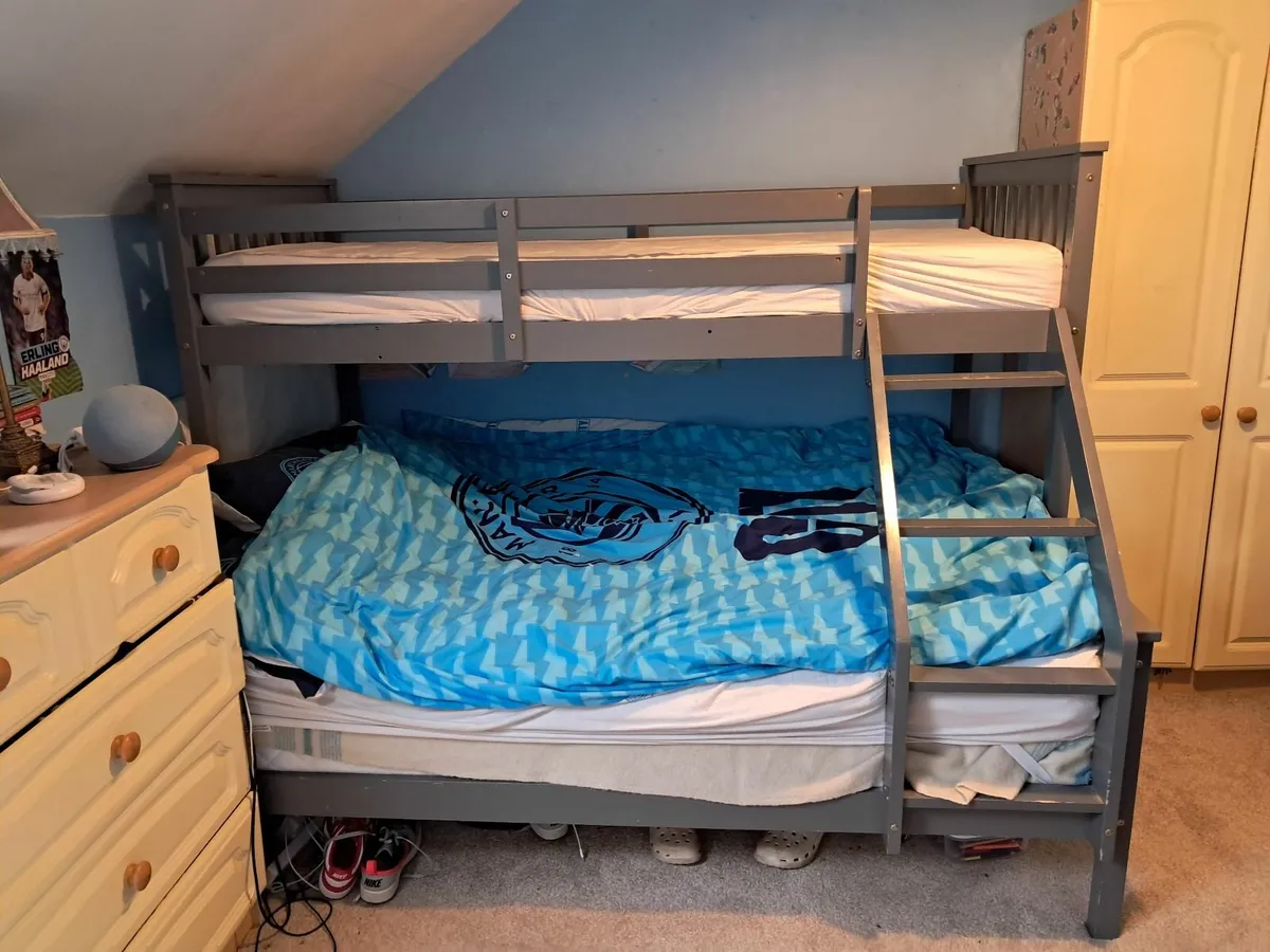 Triple bunk beds - Image 1