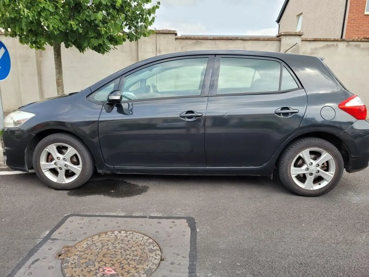 Automatic Toyota Auris - Image 3