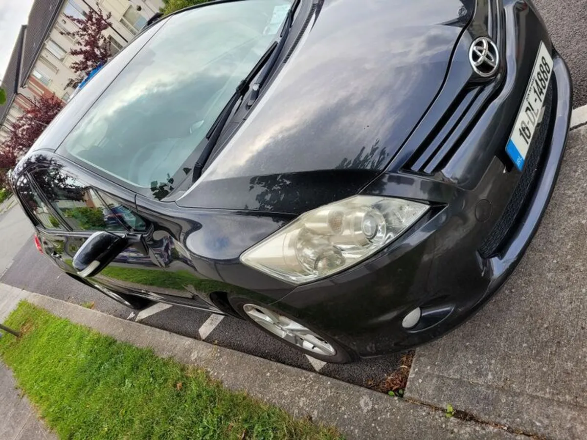 Automatic Toyota Auris - Image 4