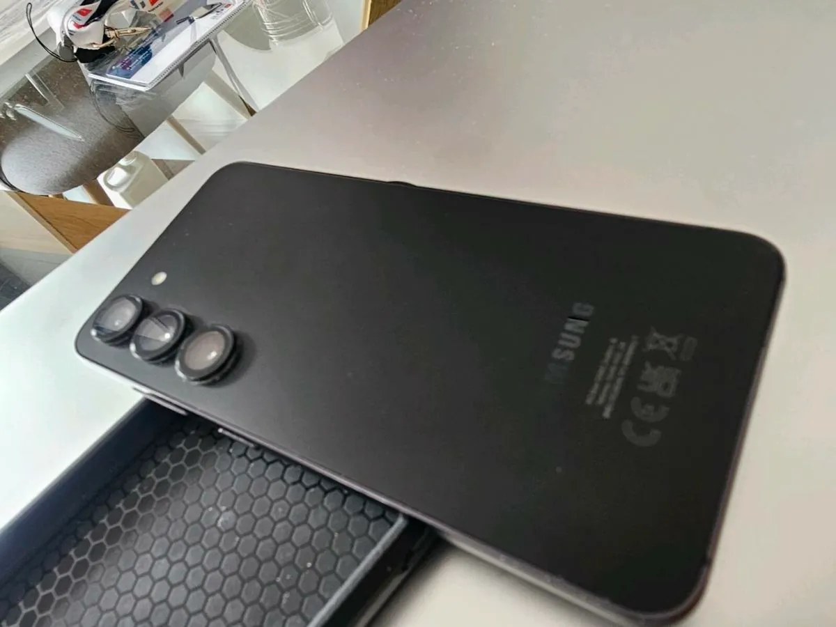 Samsung Galaxy S23 - Image 3