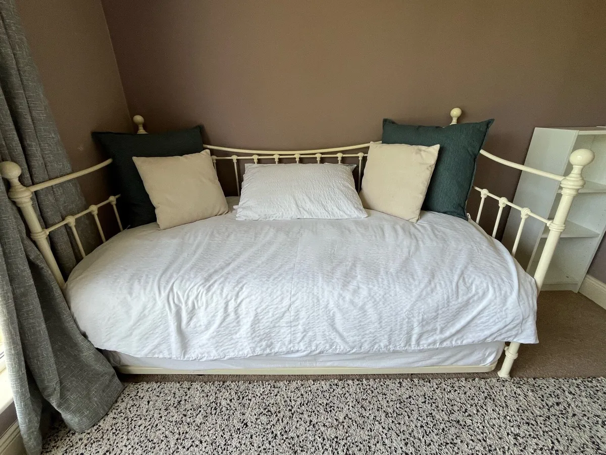 Laura Ashley Day bed ( metal frame) - Image 1