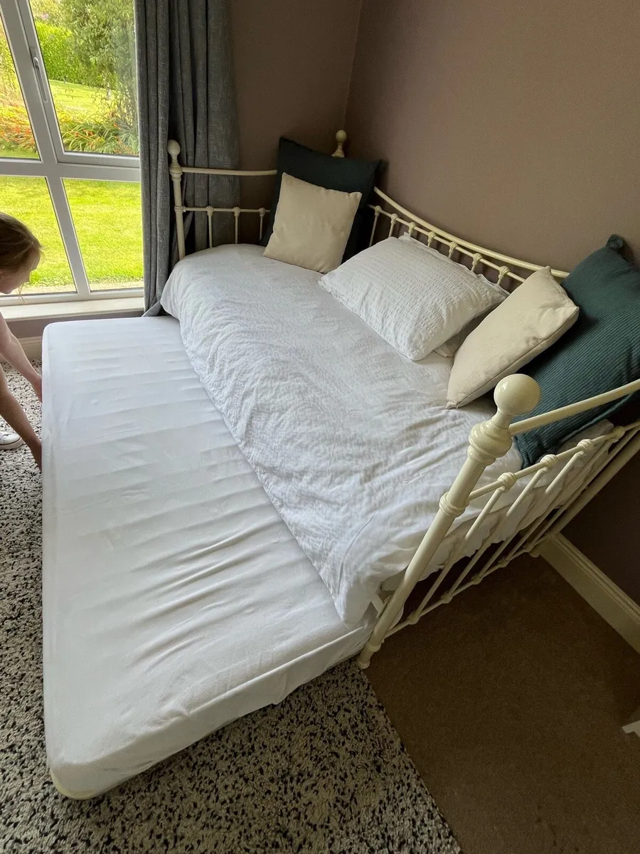 Laura Ashley Day bed ( metal frame) - Image 3
