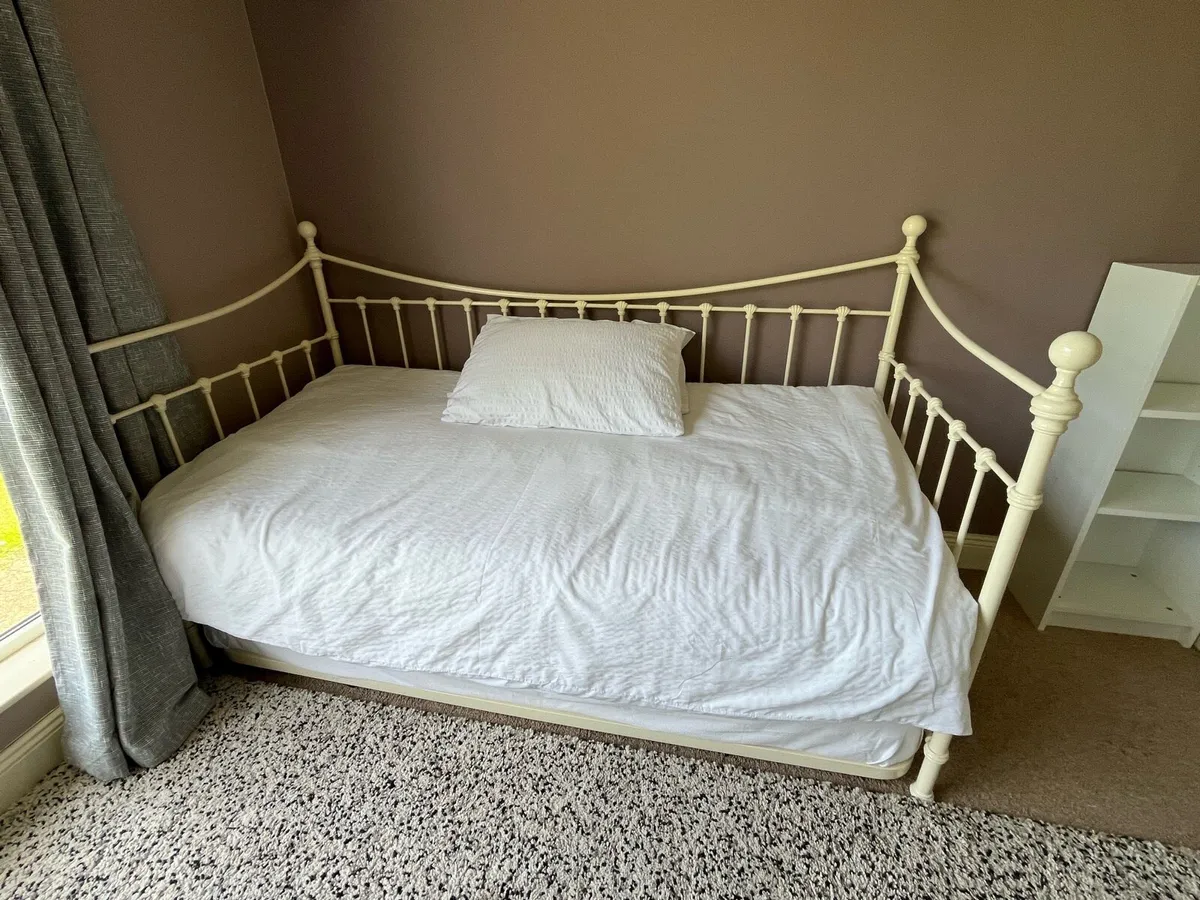 Laura Ashley Day bed ( metal frame) - Image 4