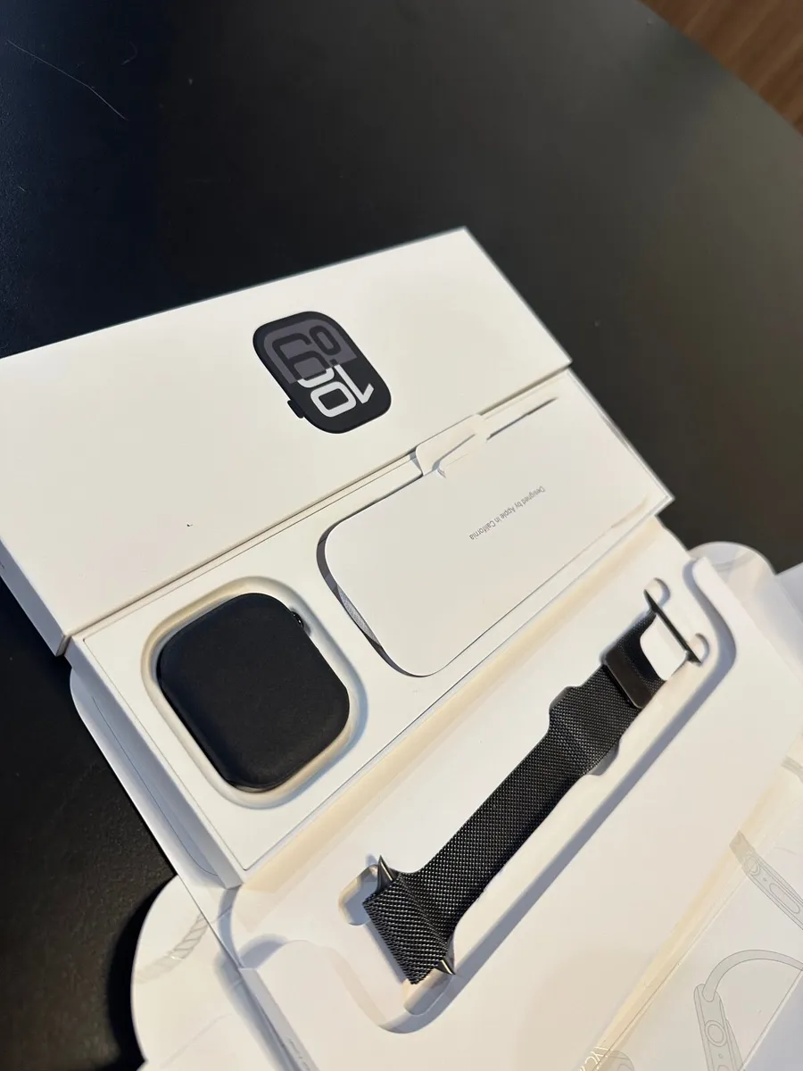 Apple watch Series 10 46mm - Image 3