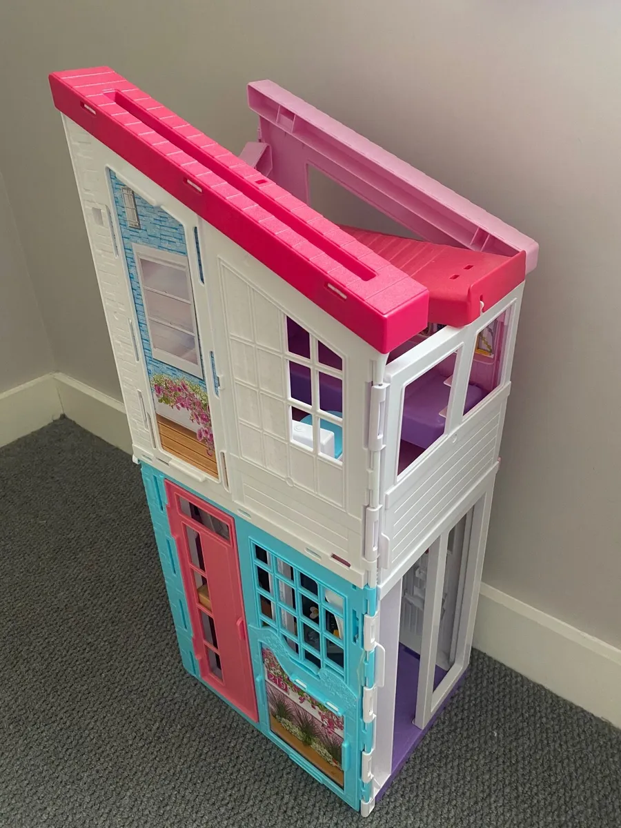 Barbie Malibu House, Car and Campervan - Image 2