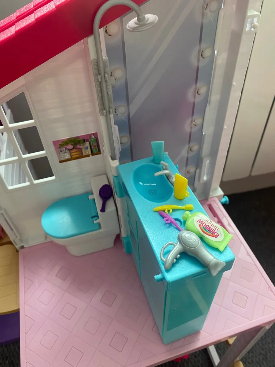 Barbie Malibu House, Car and Campervan - Image 3