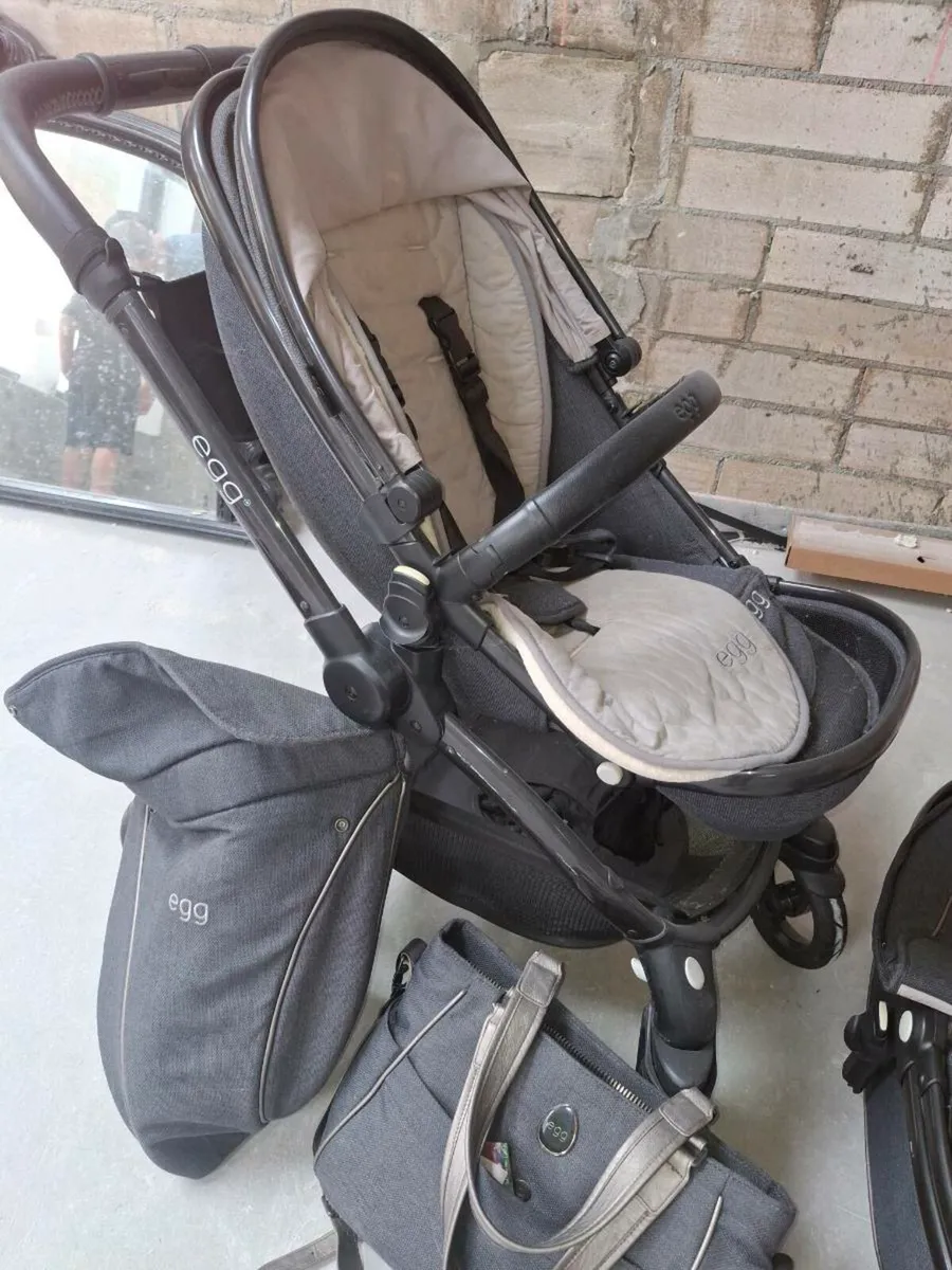 Egg Pram - Image 1