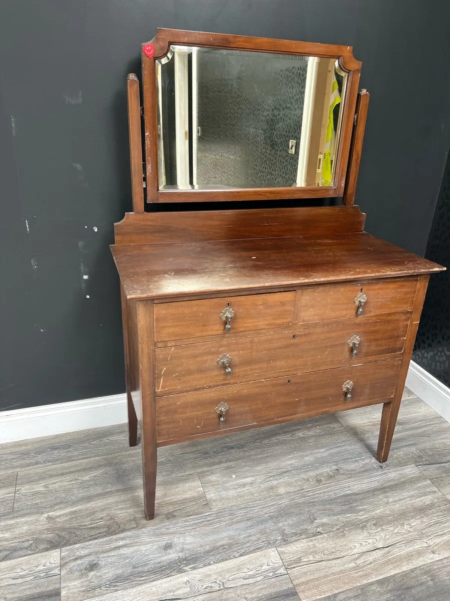 Chest of drawers