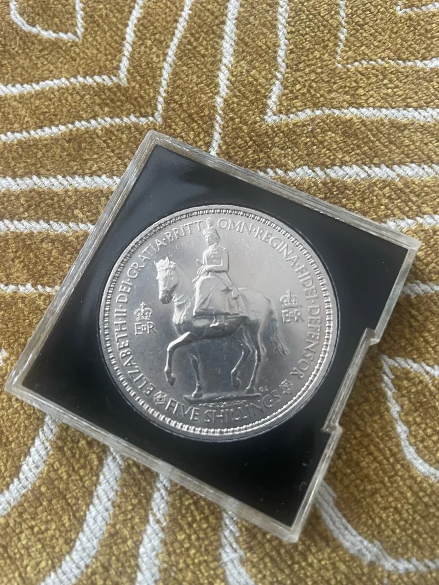 Silver 1953 5 shillings commemorative coin - Image 1