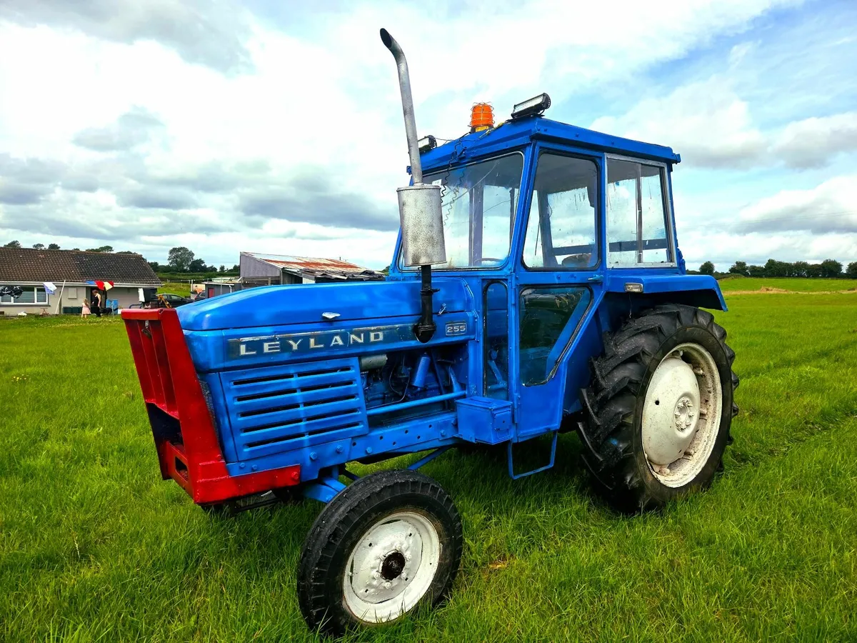 Tractor Leyland 255 - Image 1