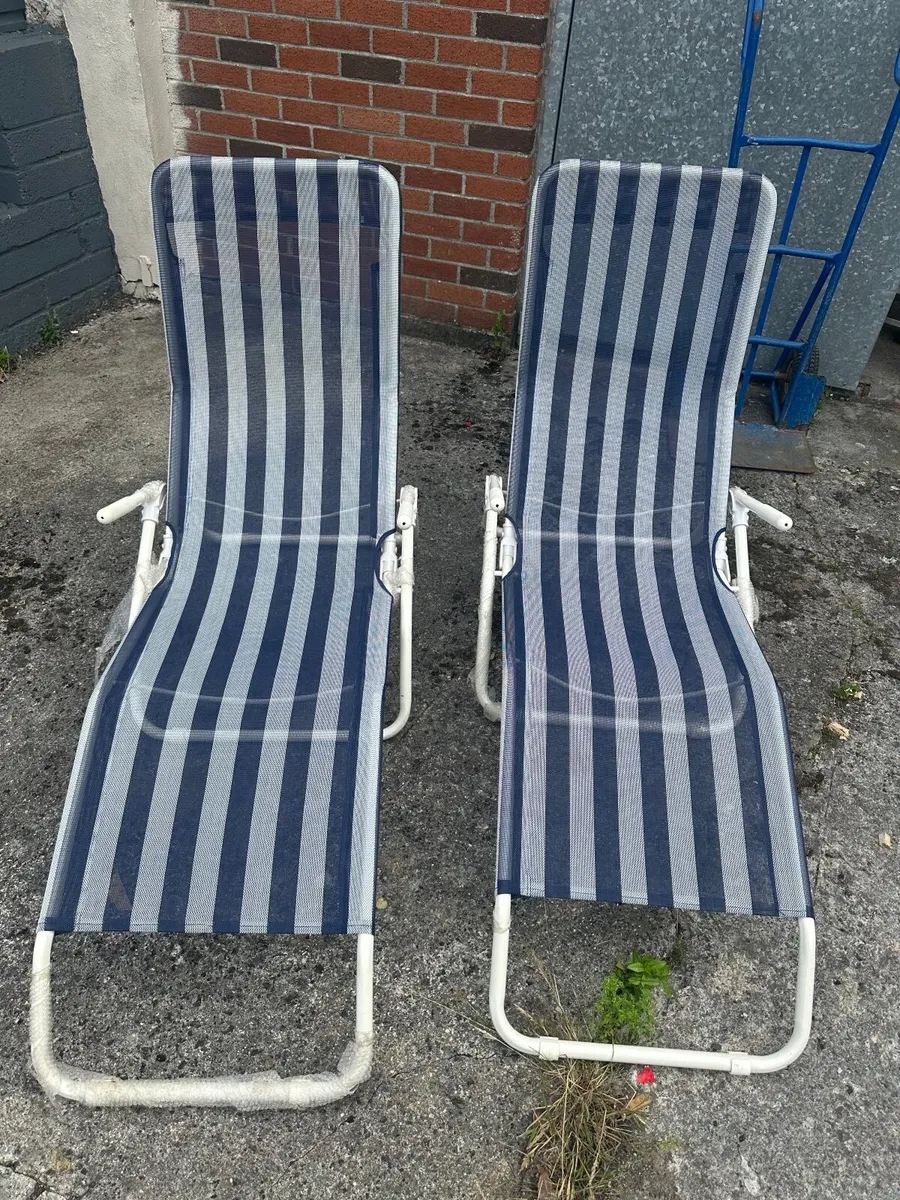 Foldable beach chairs