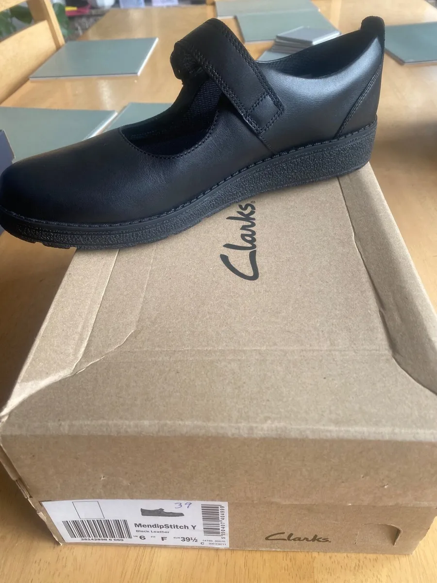 Back to school girls shoes. Size 6 clarkes
