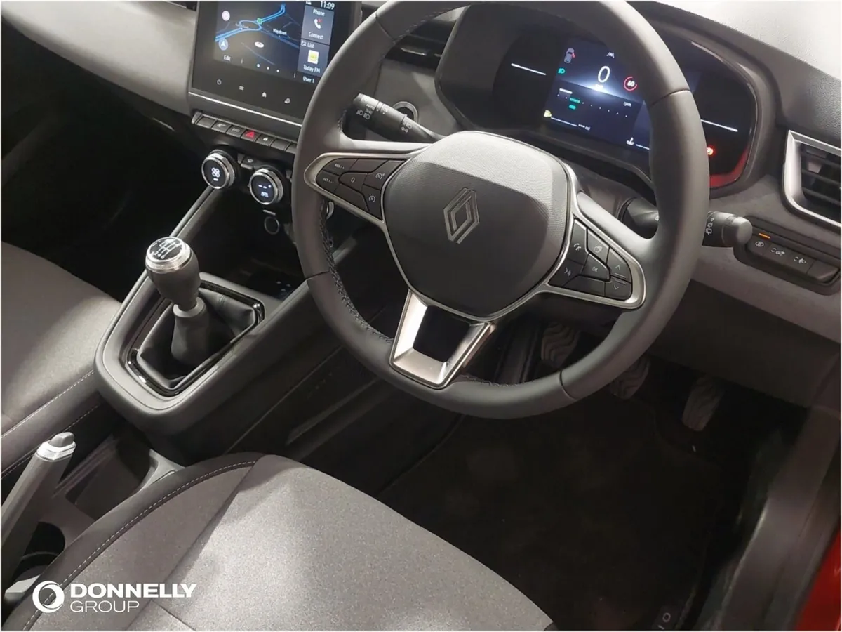 Renault Clio Hatchback Evolution - Image 4