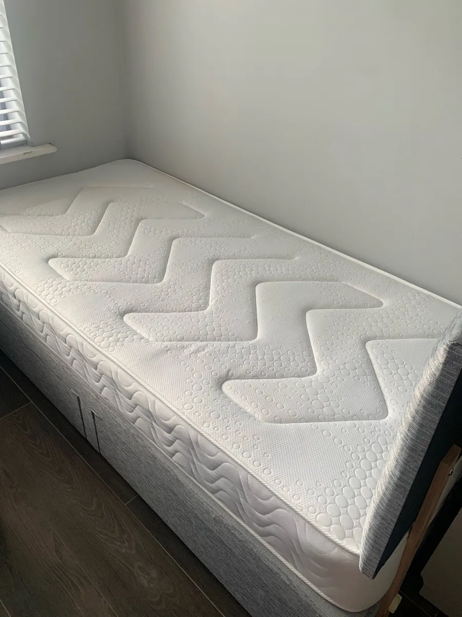 Single bed - Image 2