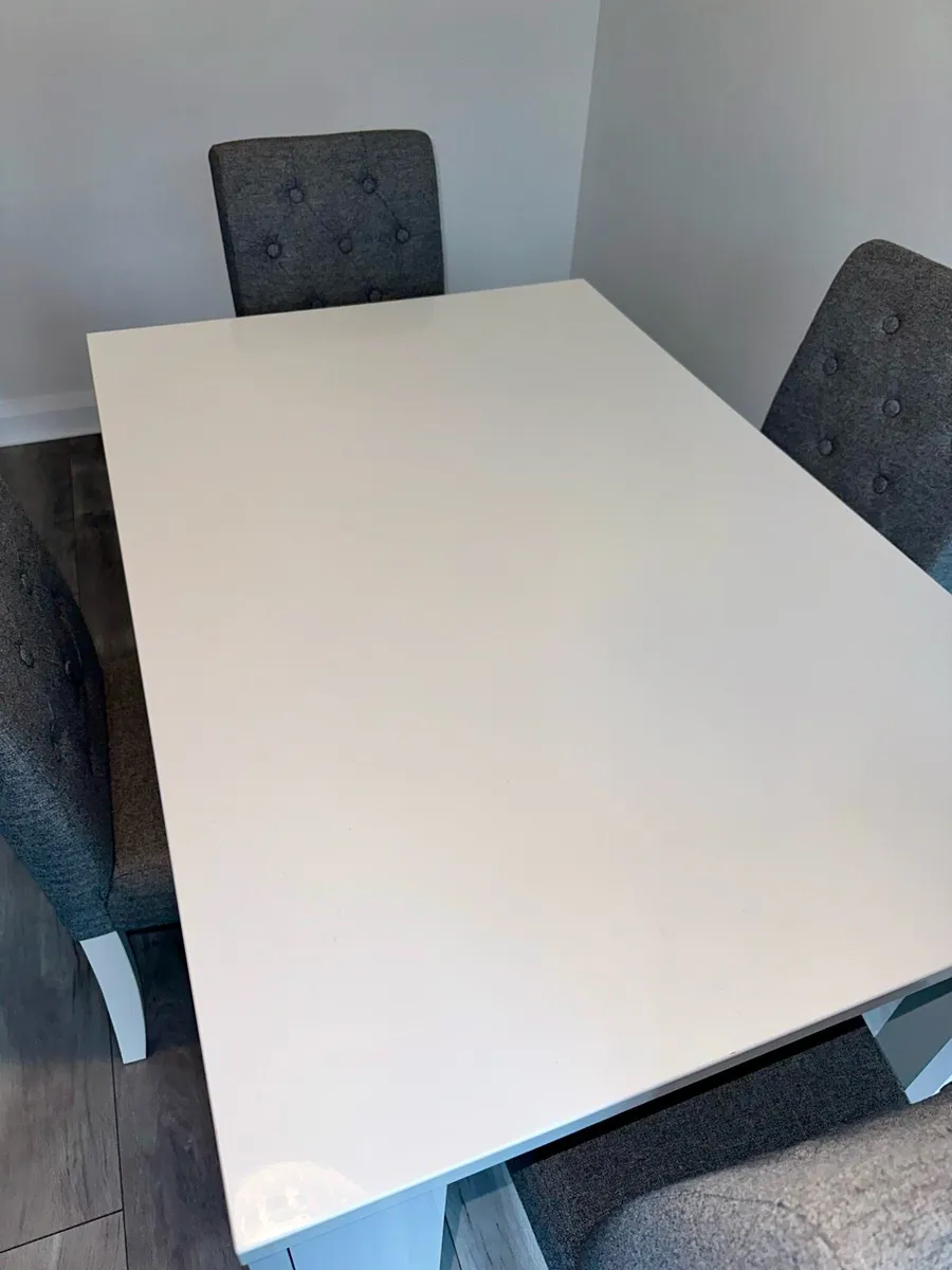Dining table and 4 chairs - Image 4