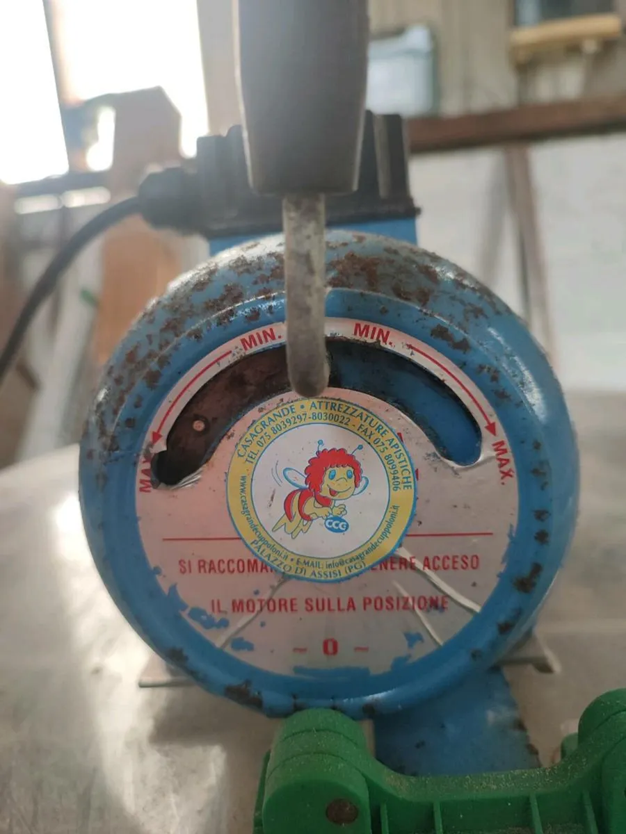 Electric honey extractor - Image 4