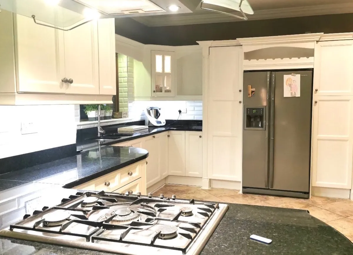 Second hand Stunning Kitchen - Image 3