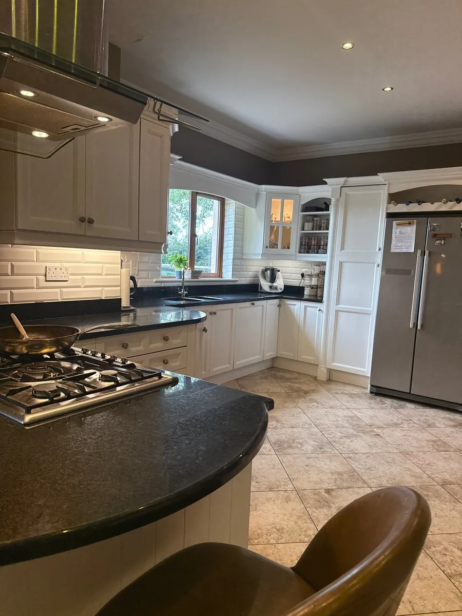 Second hand Stunning Kitchen - Image 1