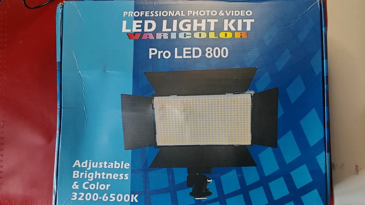 STUDIO LIGHT - Image 1