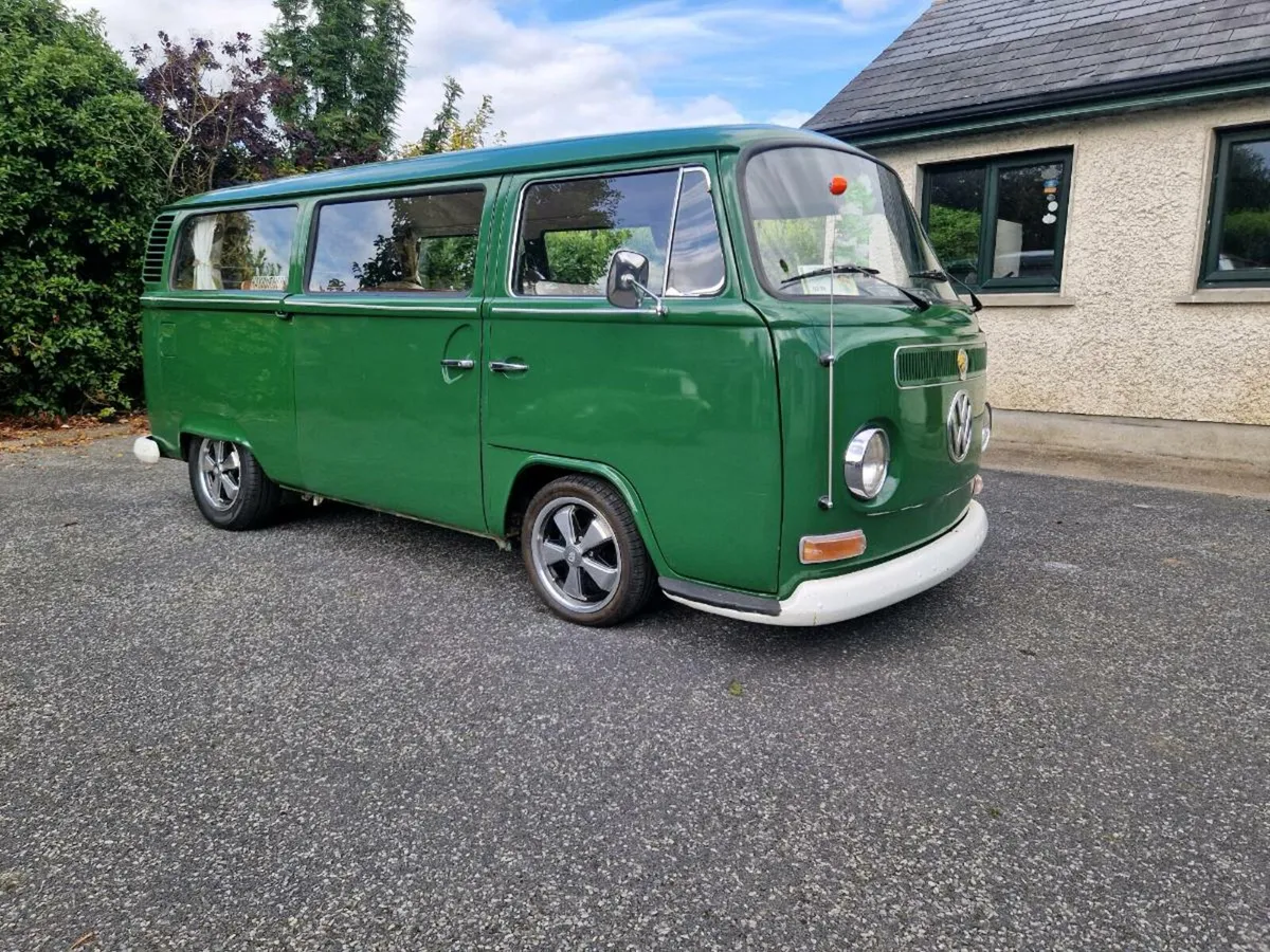 early vw bay window bus - Image 1