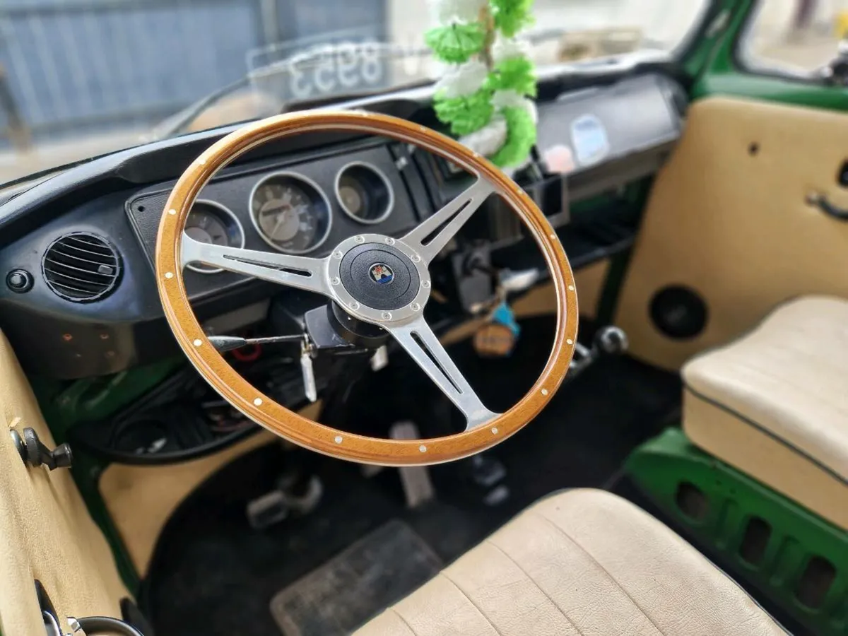 early vw bay window bus - Image 2