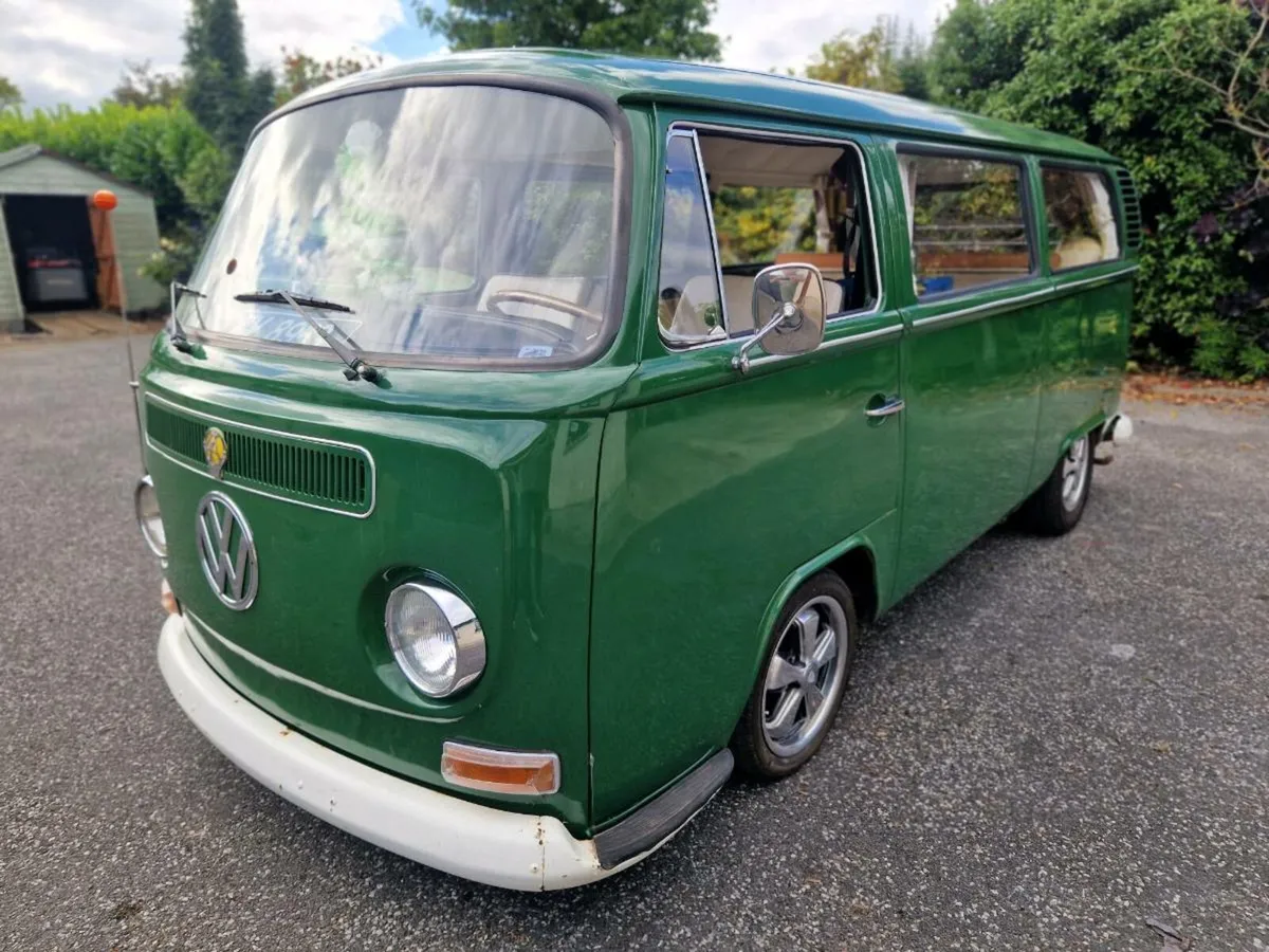 early vw bay window bus - Image 4