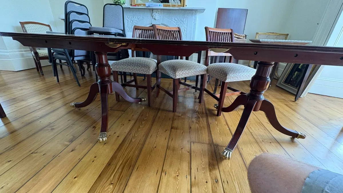 Dining table - Image 1