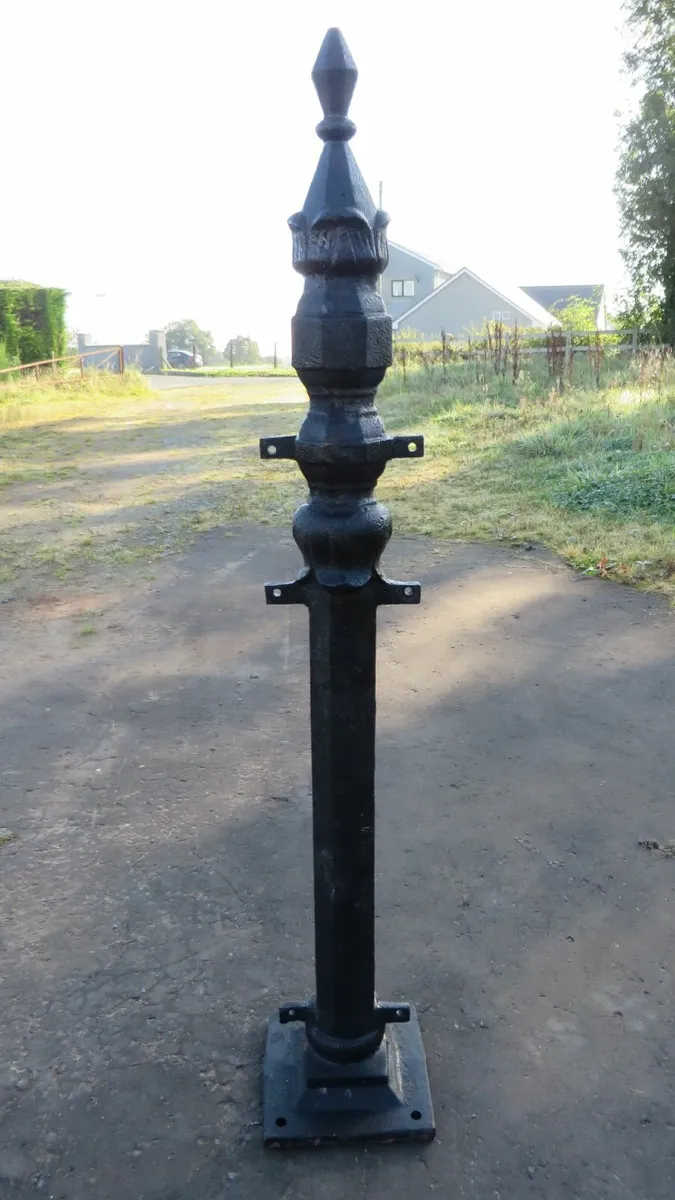 Cast Iron Posts, Stewart Post 1110mm - Image 1