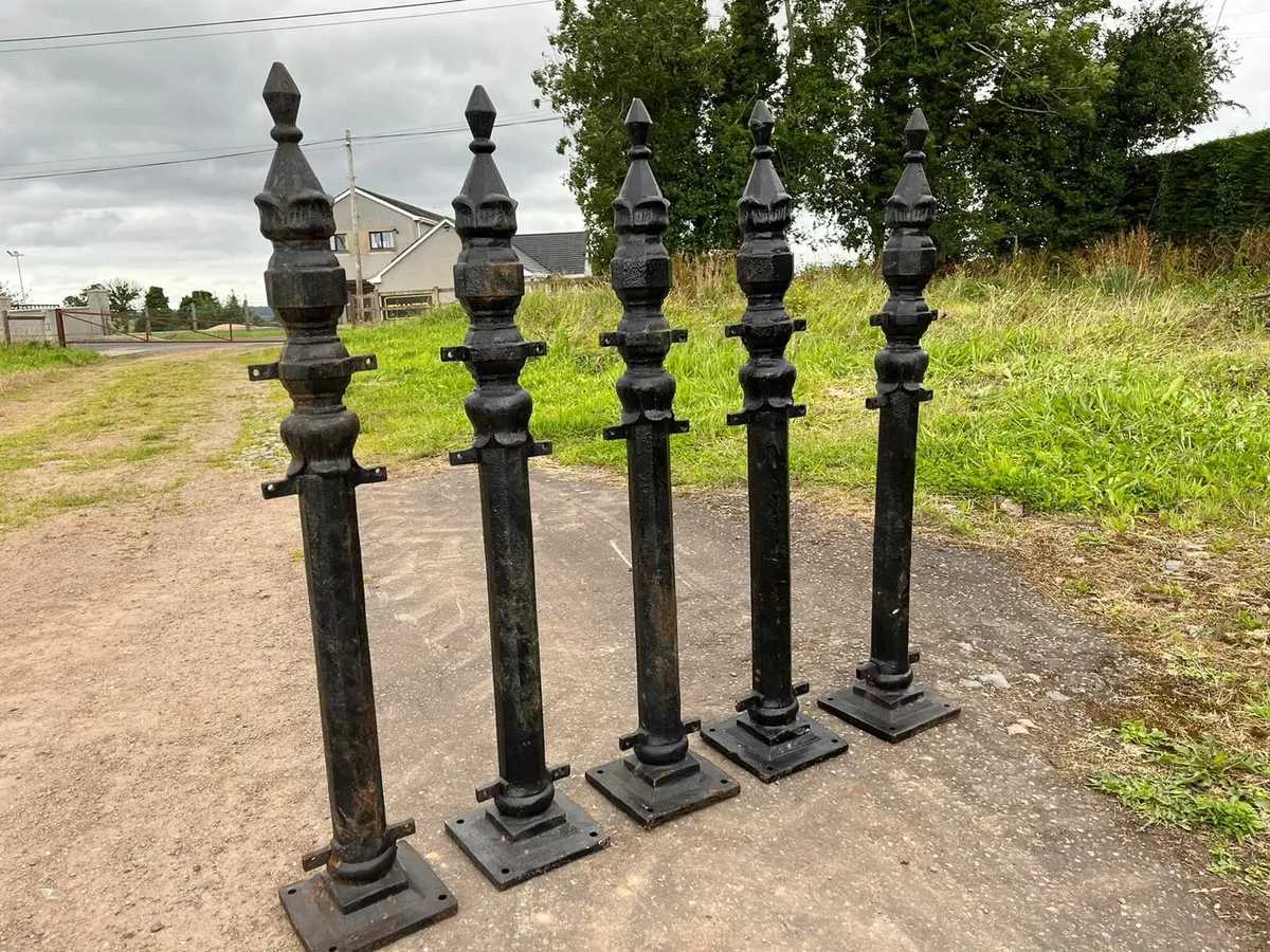 Cast Iron Posts, Stewart Post 1110mm - Image 4