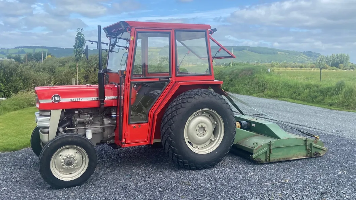 135 Massey Ferguson & Major Mower - Image 1