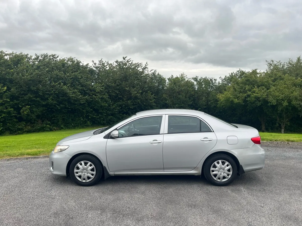 2011 Toyota corolla - Image 2
