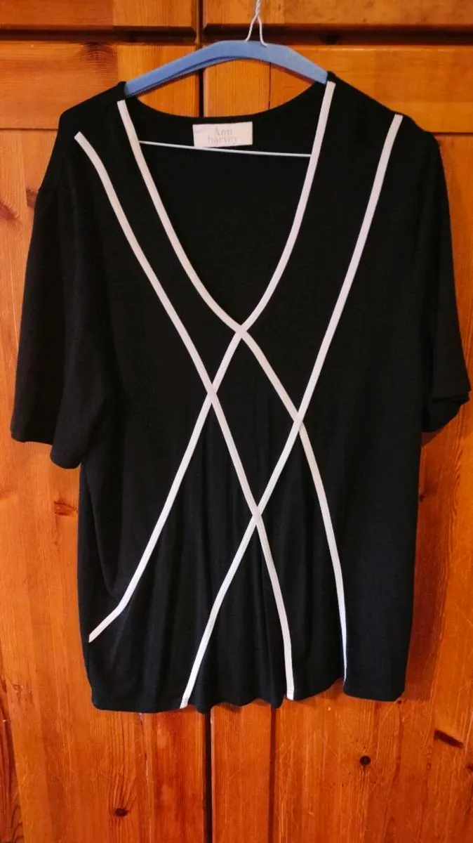 Ladies Ann Harvey black and white top.plus size - Image 1