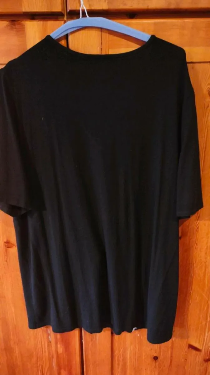 Ladies Ann Harvey black and white top.plus size - Image 3