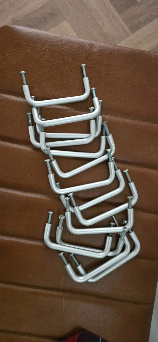 Cabinet door handles