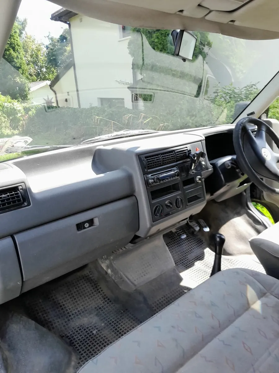 Volkswagen Transporter 2001 - Image 1