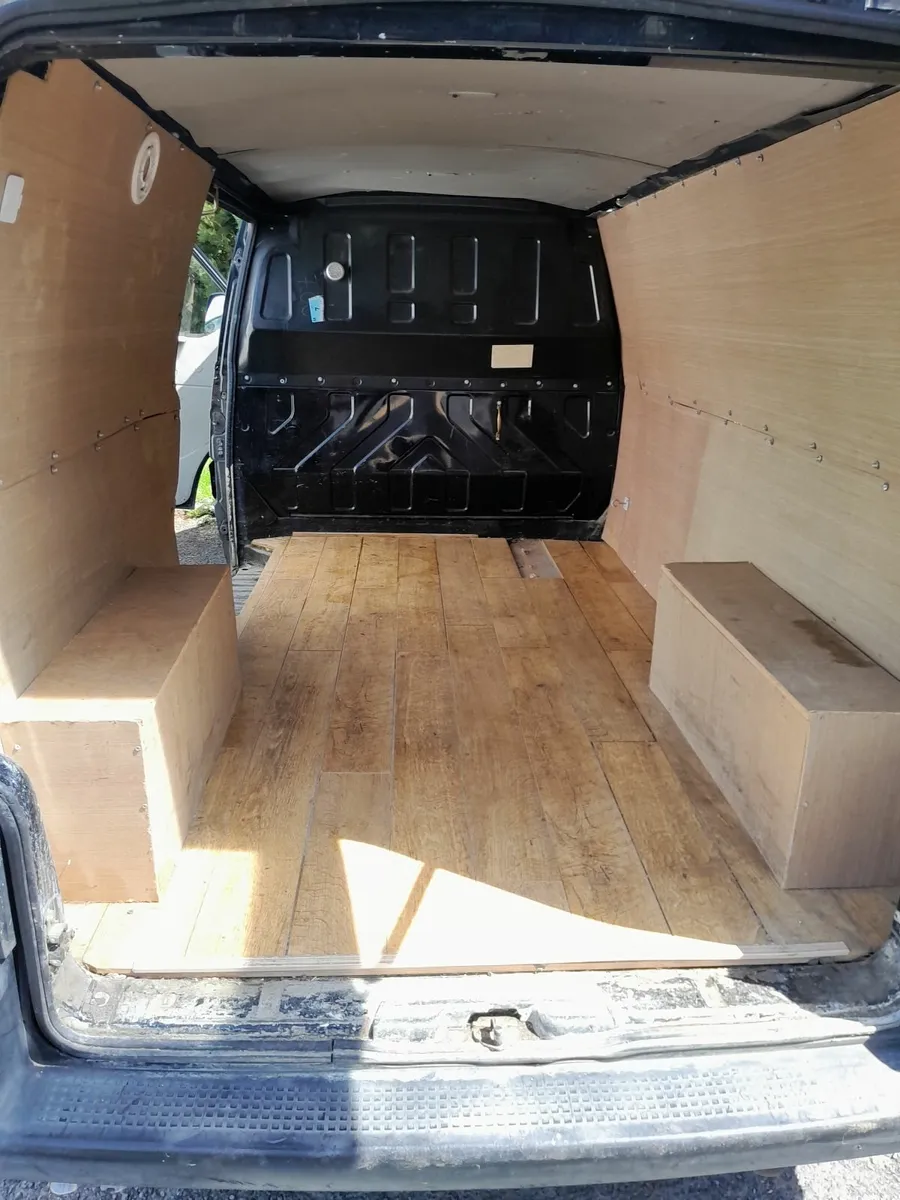 Volkswagen Transporter 2001 - Image 2
