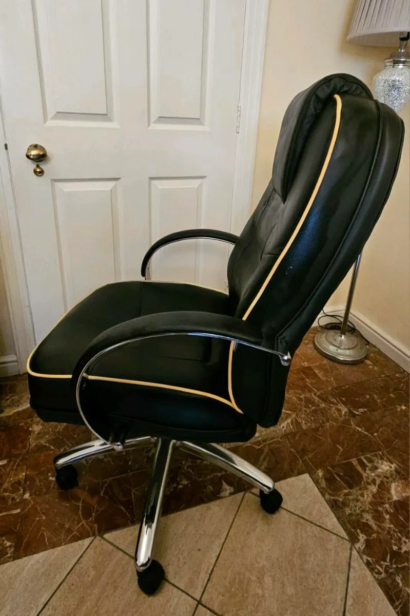 Blck Swivel Office Chair Faux Leather Pick-up only - Image 2
