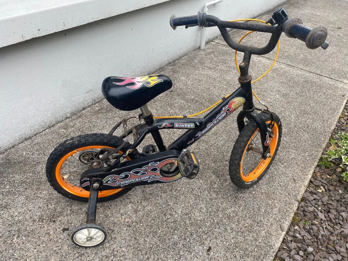 FREE: 2 kids bicycles and 2 storage units - Image 2
