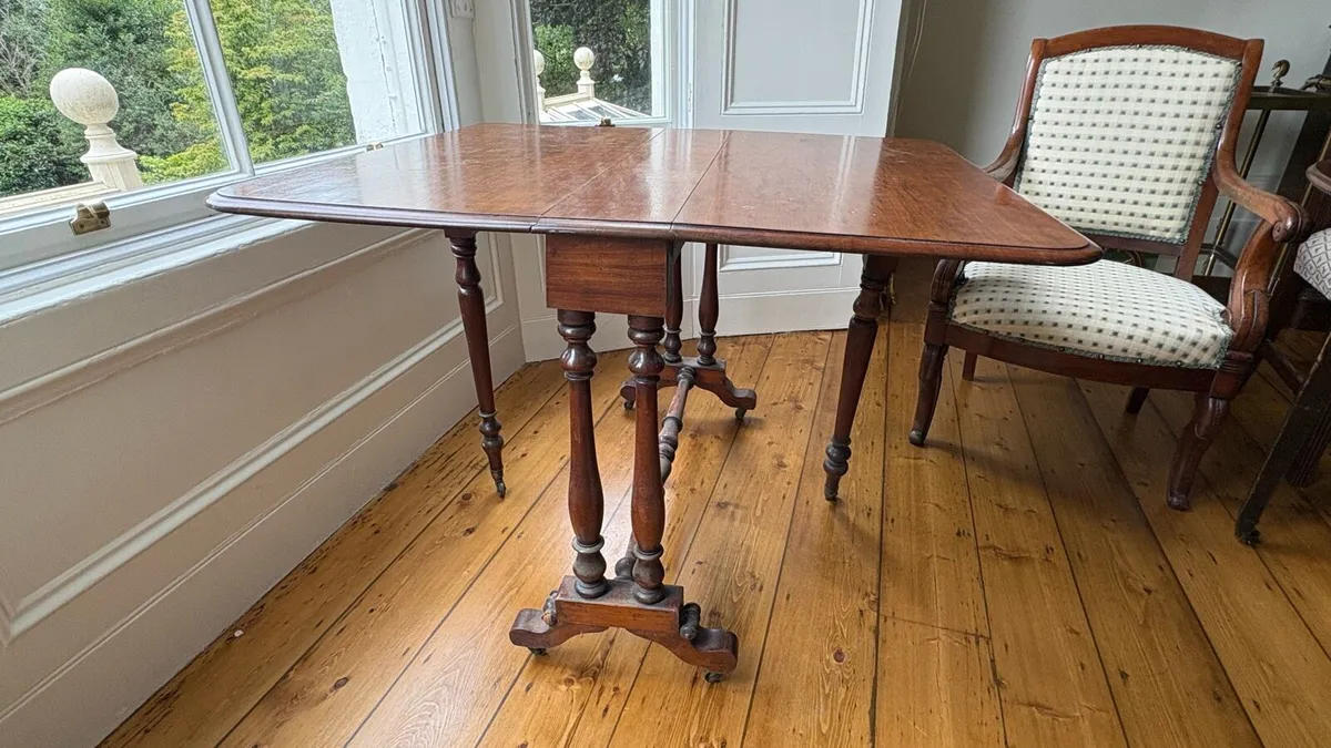 Hunting side table - Image 1