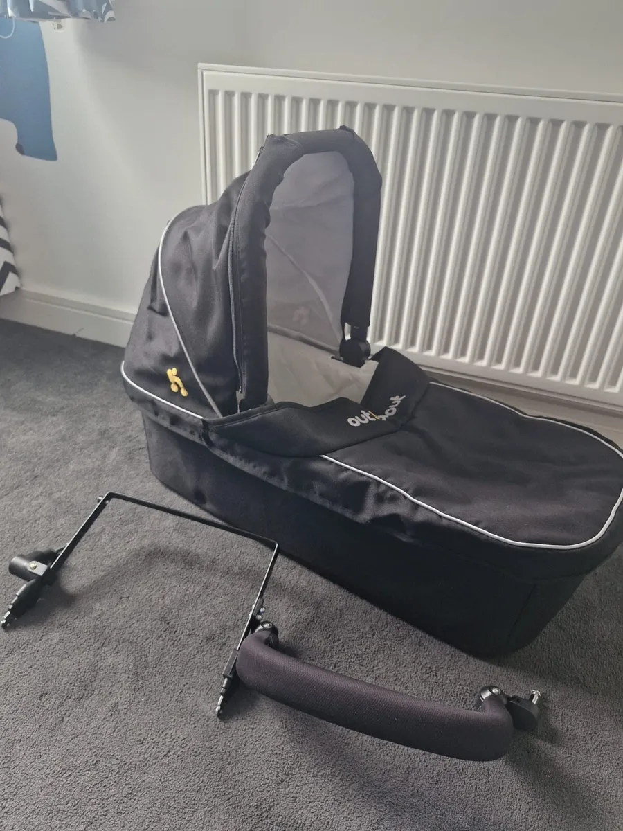 Out n About carry cot - Image 1