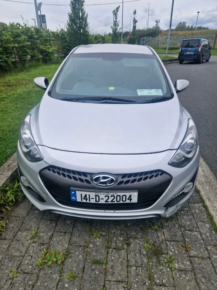 2014 hyundai i130 van - Image 2