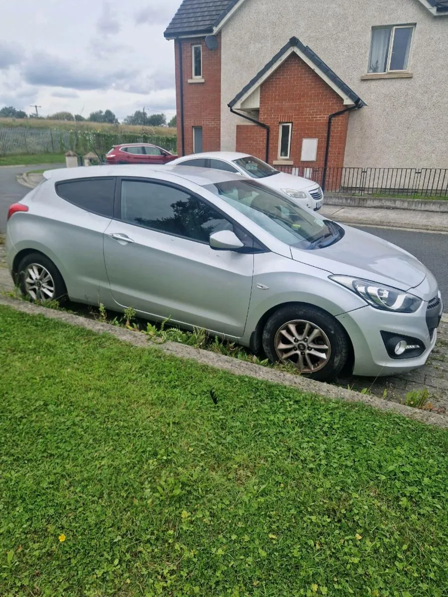 2014 hyundai i130 van - Image 3