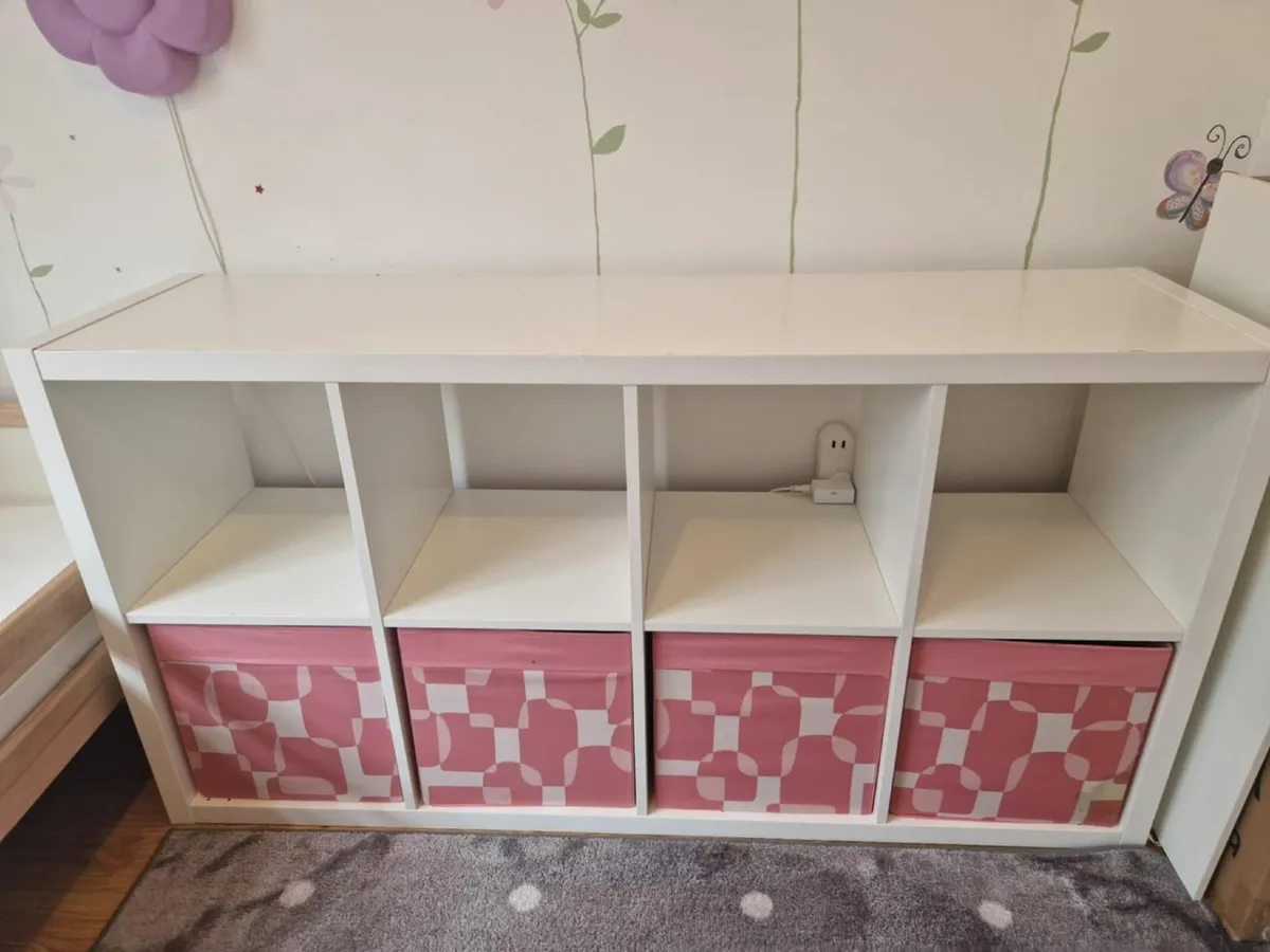 SNIGLAR kids bed and KALLAX shelving unit - Image 2
