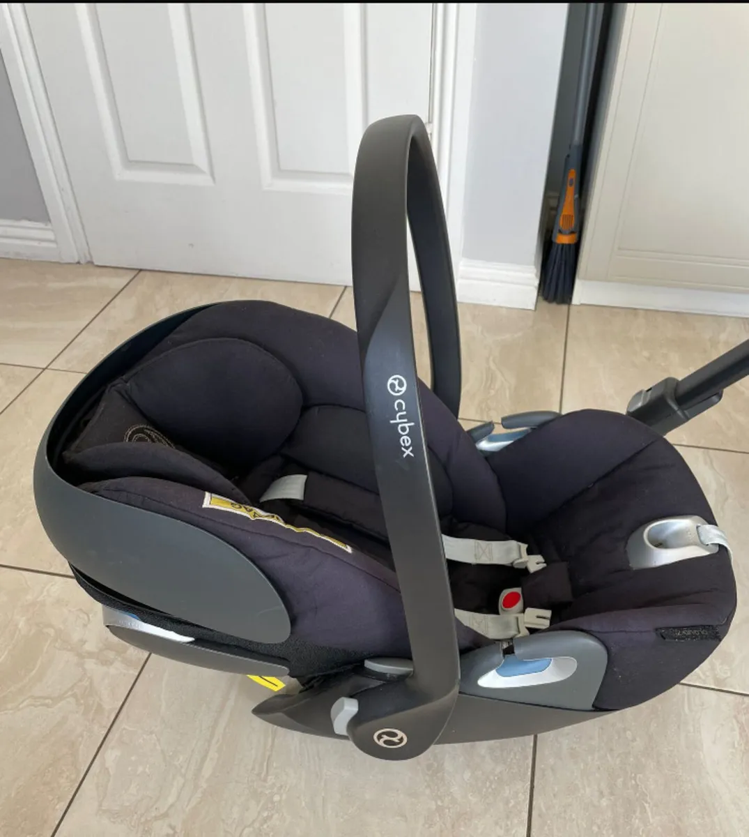Baby Car Seat with Base - Image 1