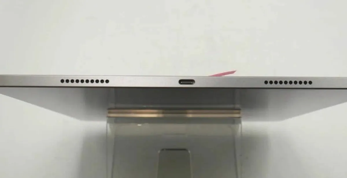 Apple iPad Pro 12.9-inch (6th generation) - Image 1
