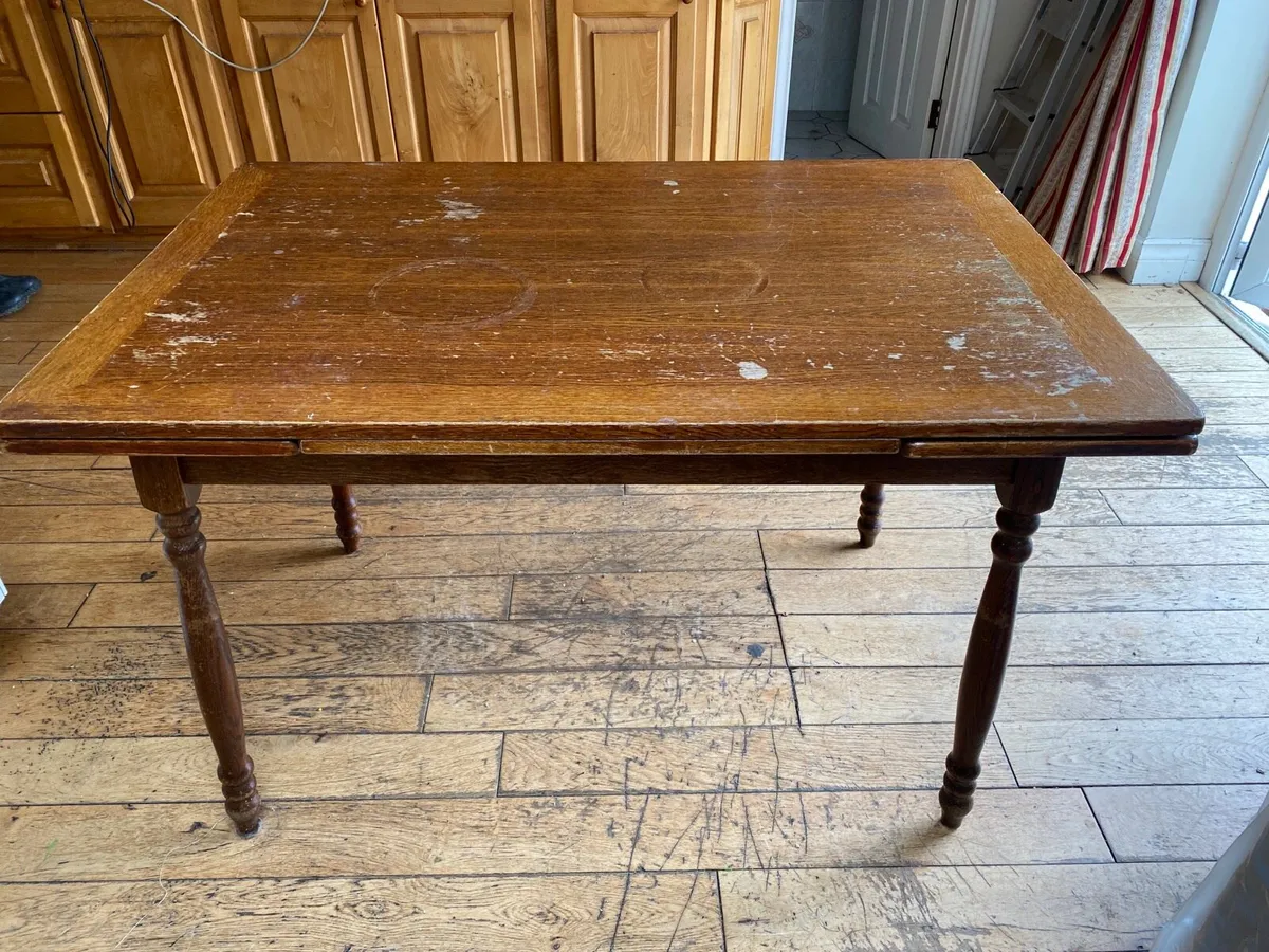 Dining room table - Image 1