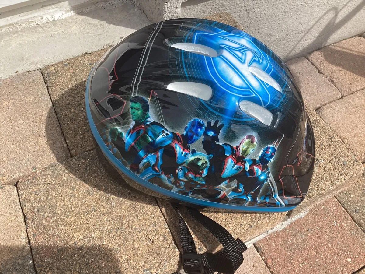Childs safety helmet for scooter / bicycle etc - Image 4