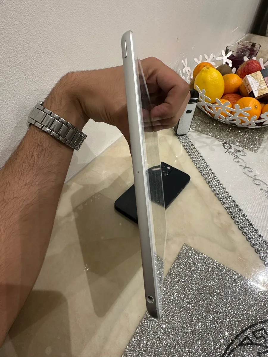 Ipad 7th gen 128gb - Image 2